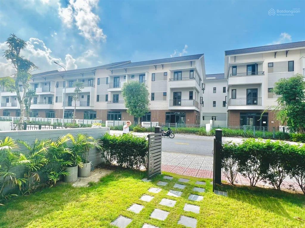 Chính chủ bán nhà 3 tầng 100m2 tại centa riverside, giá tốt