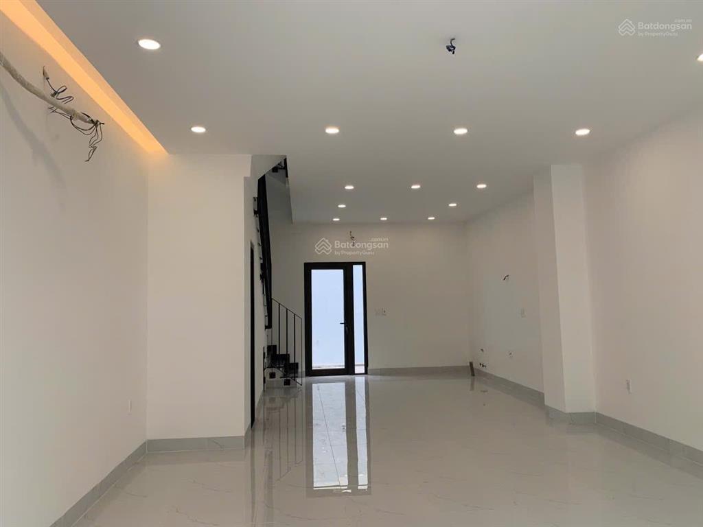 Bán gấp căn nhà phố mặt tiền ql1a. đã hoàn thiện, 5x15 giá 3tỷ2 ở long phú residence. sổ hồng riêng