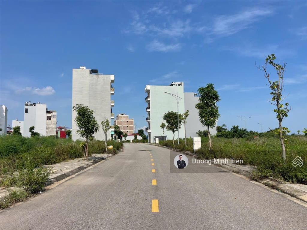 Lô xẻ khe 61m2 ngang 5m tđc đồng xá 9.2ha đường 12m cả vỉa hè