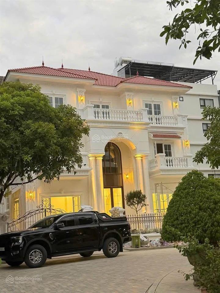 Bán biệt thự 3 tầng vip. v1 vcn phước hải. 360m2 ngang 18m giá 36 tỷ. phước hải nha trang