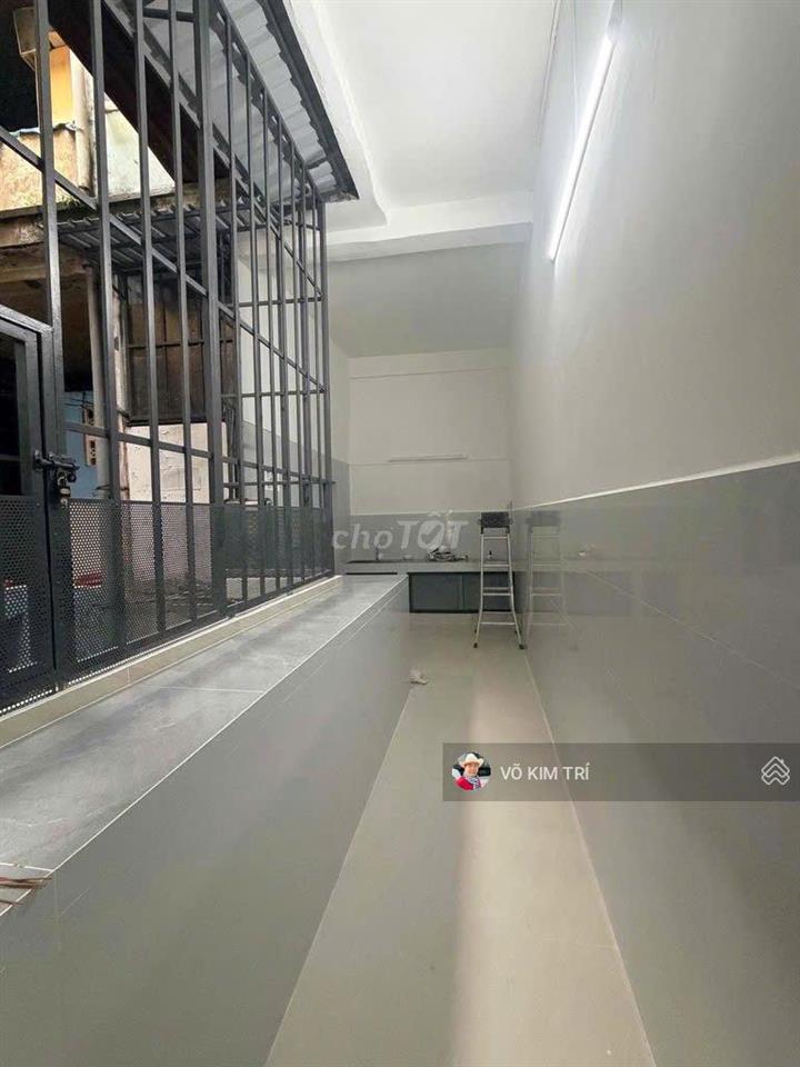 Quận 5 cc 177 phùng hưng lầu 2 shr dtsd 60m 2pn có ban công giá 2,55 tỷ