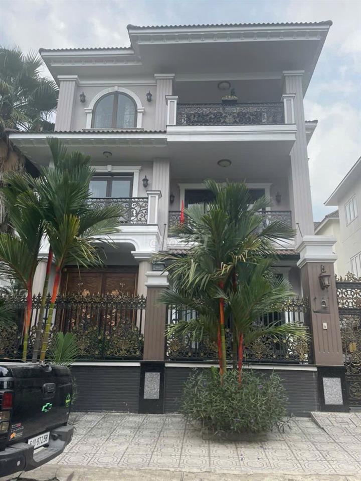 Biệt thự Bình Lợi. DT 14X15M. Trệt 2 Lầu, áp mái. Sát công viên