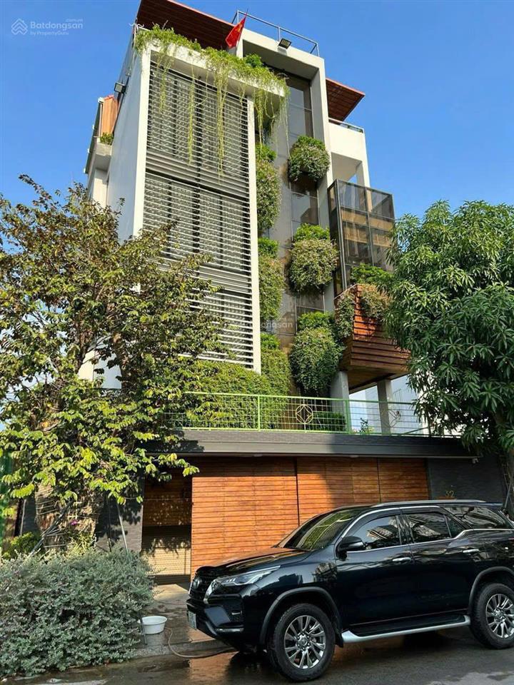 Biệt thự vip ven sông quận 7 dt lớn 280m2 chỉ 35 tỷ, hầm 5 tầng có thang máy, hồ bơi, full nội thất