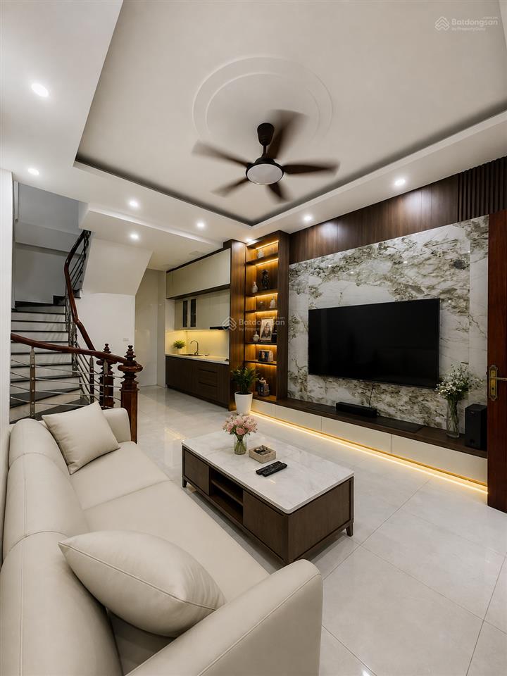 Nhà mặt ngõ rộng hồ tùng mậu, cầu giấy 8 tỷ 36m2 x 5 tầng mt 4m full nội thất ở được luôn