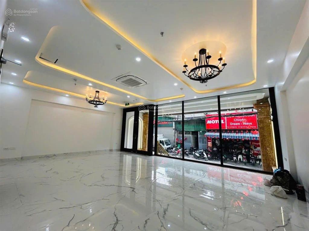 Bán tòa 8 tầng mặt phố võ chí công, 240m2, mt 8m, dòng tiền 2,3 tỷ/năm, 125 tỷ