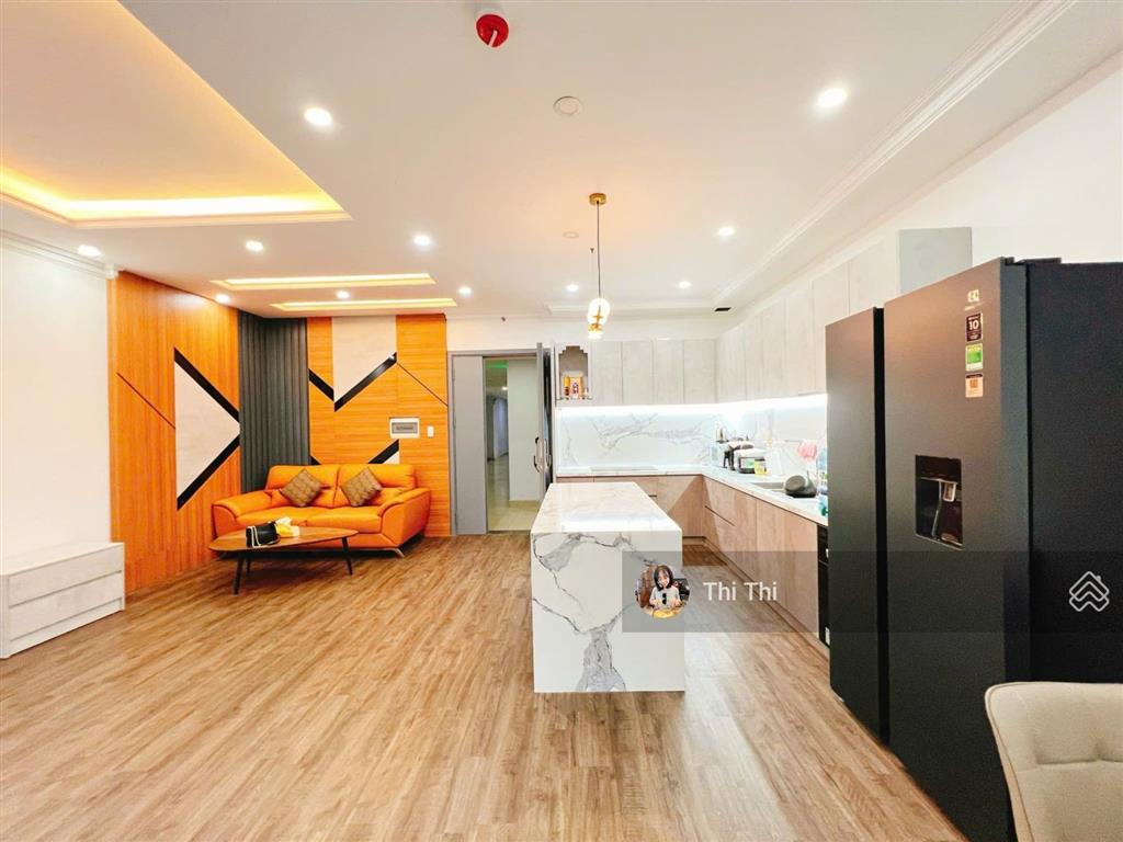 Bán gấp căn hộ hùng vương plaza, 9,8 tỷ vnd, 130m2, 3pn, 3wc, chính chủ. 0934 704 ***