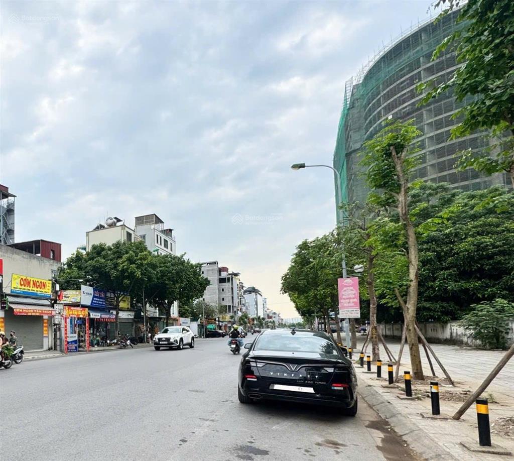 Giảm nhanh 6,5 tỷ, 93m đất, nhà 2,5 tầng còn 22,9 tỷ nhà kd 2,5 tầng, phố nguyễn lam, phúc đồng