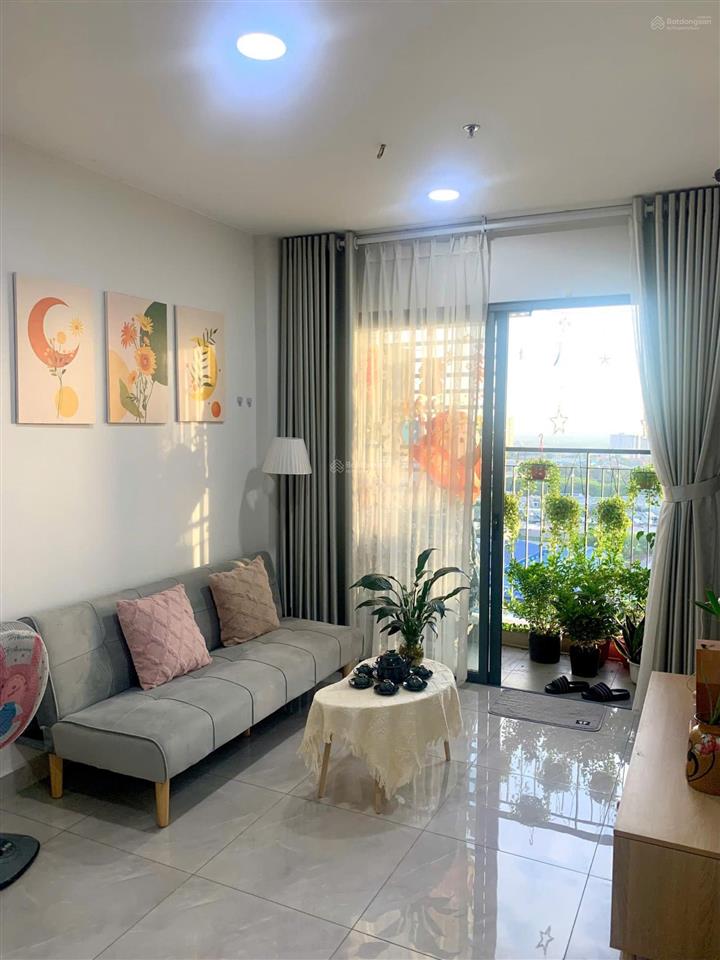 Cần bán căn 1 phòng ngủ legacy thuận giao 1.4 tỷ, tặng nội thất nhà chủ ở sạch sẽ
