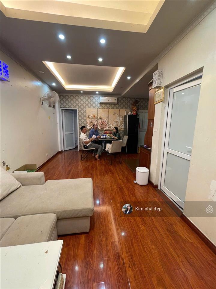 Cần tiền bán gấp chung cư b6a nam trung yên cầu giấy 65m 2n2w sổ đỏ lâu dài 4,8 tỷ còn thương lượng