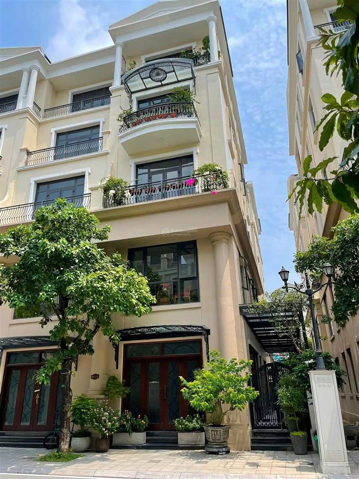 10,2 tỷ cho căn đảo dừa 91m2 xẻ khe, đã hoàn thiện 3 tầng có hố chờ thang máy