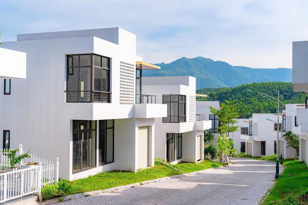 Căn góc 368m, thế cao, view đẹp, trung tâm tiện ích. giá siêu rẻ 8,5 tỷ. bao phí. 0866 195 ***