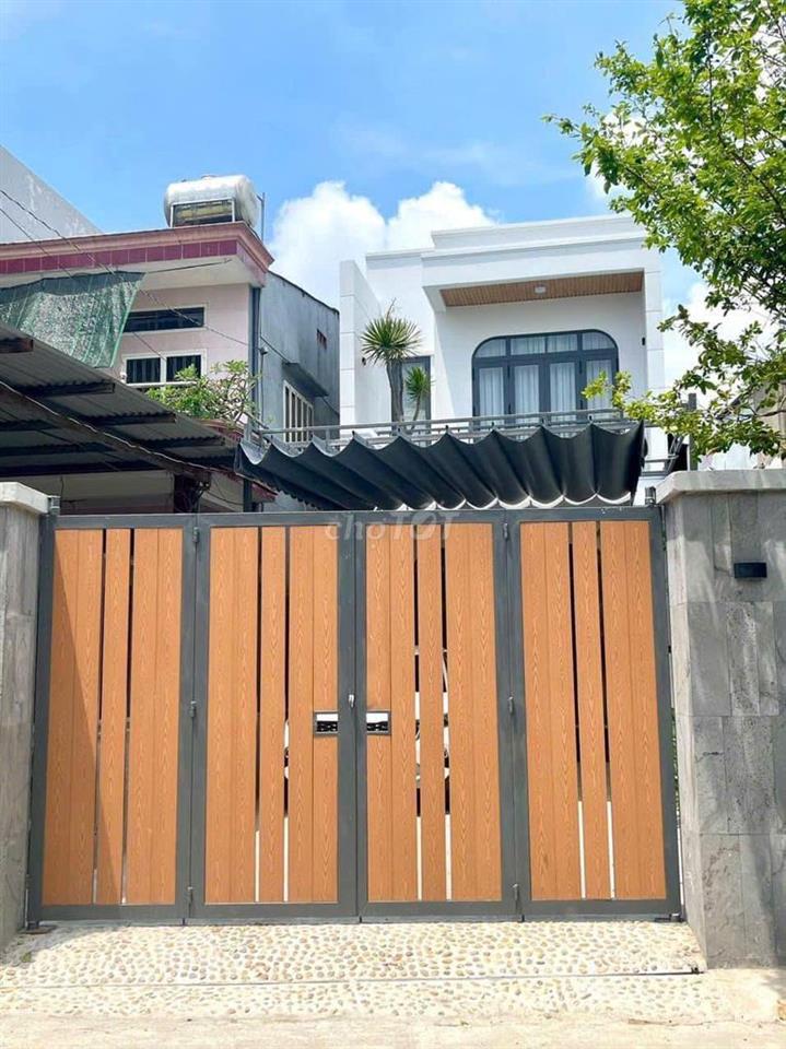 Nhà lầu 3 phòng ngủ, diện tích 150m2 sử dụng cách chợ 500m2