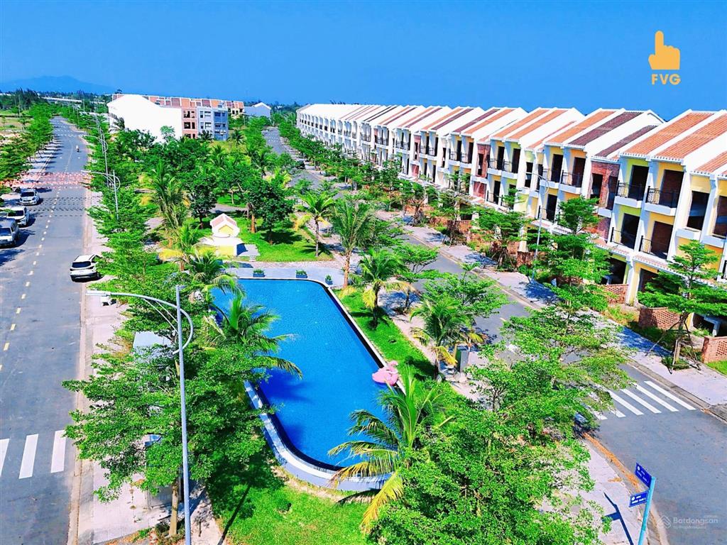 Chủ định cư sang mỹ, cần bán nhà 3 tầng 240m2 sàn cạnh hồ bơi sát sông hội an