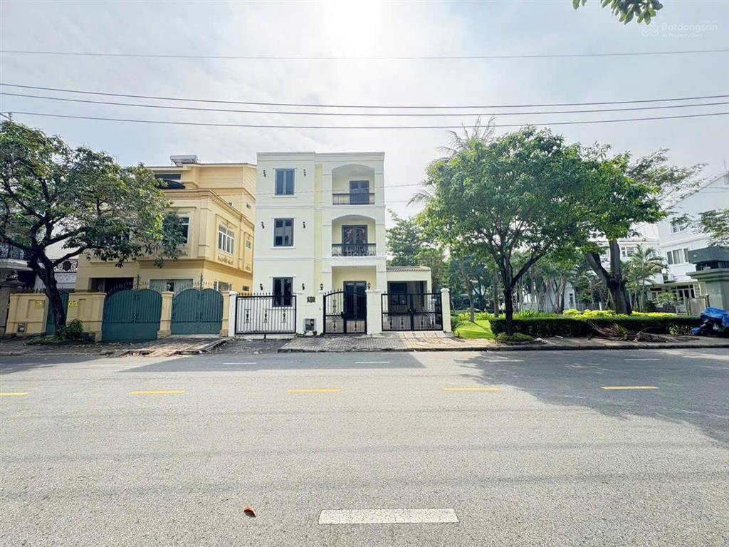 Bán biệt thự b11 nam thông 1, phú mỹ hưng, góc công viên giá 79 tỷ, thương lượng