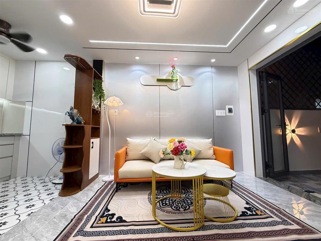 Nhà lầu đường số 5 ngay chợ linh xuân sát khu chế suất linh trung chùa cao đài sổ hồng riêng