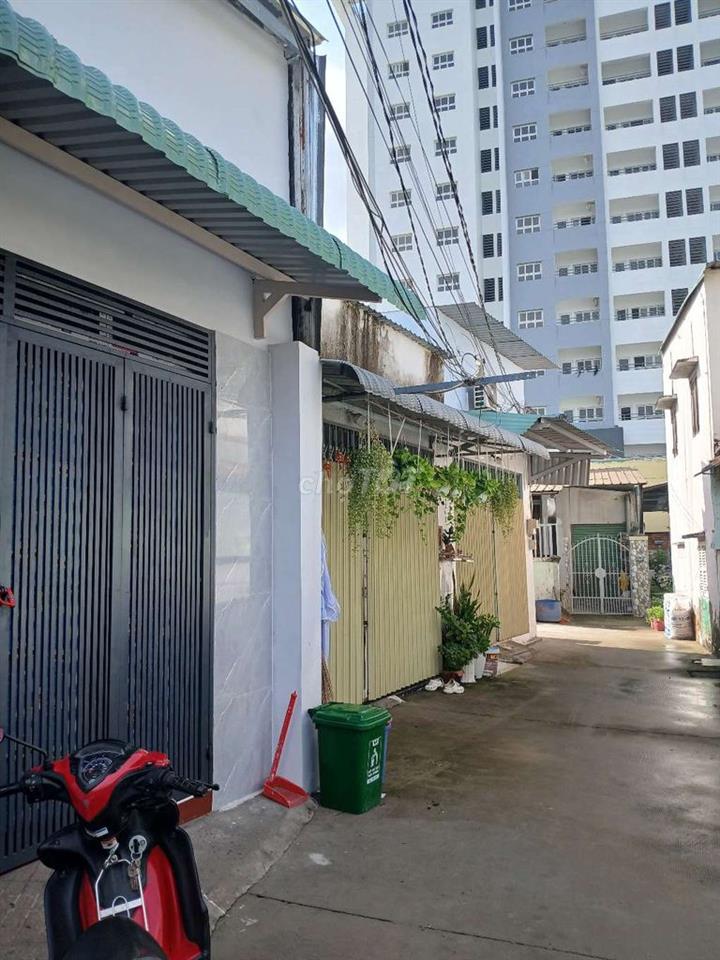 Bán nhà gần vòng xoay An Lạc