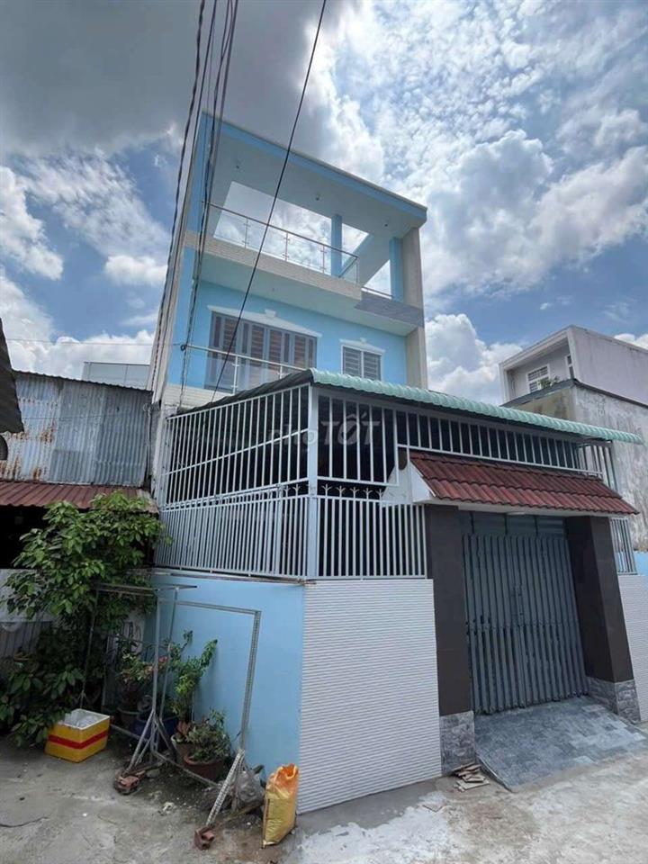 bán nhà sổ hồng 2 lầu xã phong phú ql50