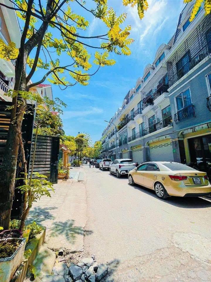 BIỆT THỰ LIỀN KỀ TRUNG VĂN – Ô TÔ TRÁNH – VỈA HÈ – 2 THOÁNG – 131M² – 5 TẦNG – MT 7M –