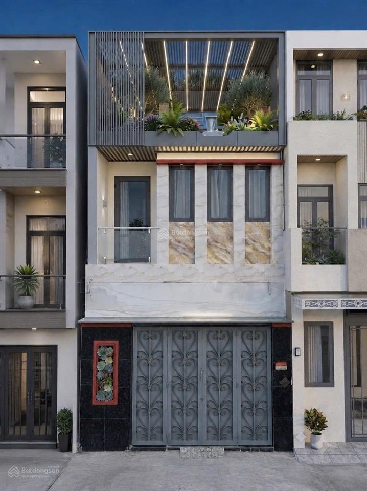 Chỉ 4,35 tỷ, nhà 3 tầng, giáp quận 7, cách q. 7 chỉ 400m