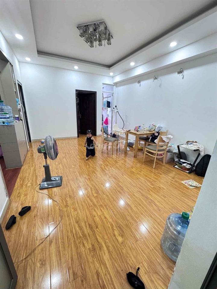 Khách e cần đi nhanh căn hộ mới sửa đang cho thuê 8tr