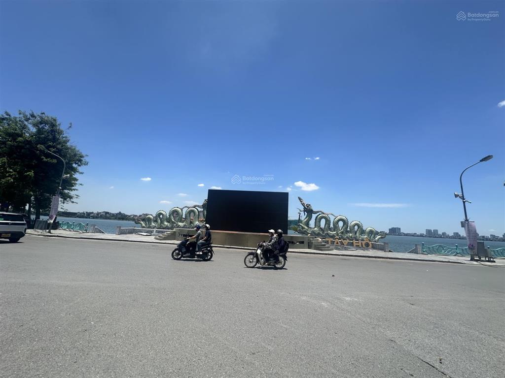Bán nhà cấp 4 dt 345m2 mt 13m 2 thoáng view hồ tây vỉa hè gara mp lạc long quân tây hồ. giá 196 tỷ