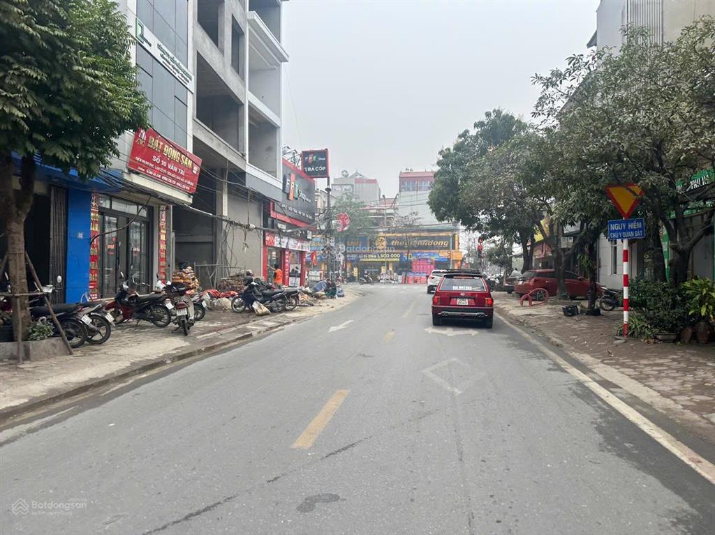 Chính chủ gửi bán nhà 3 tầng dân xây kiên cố 96m2 tại mặt phố vân trì vân nội đông anh.