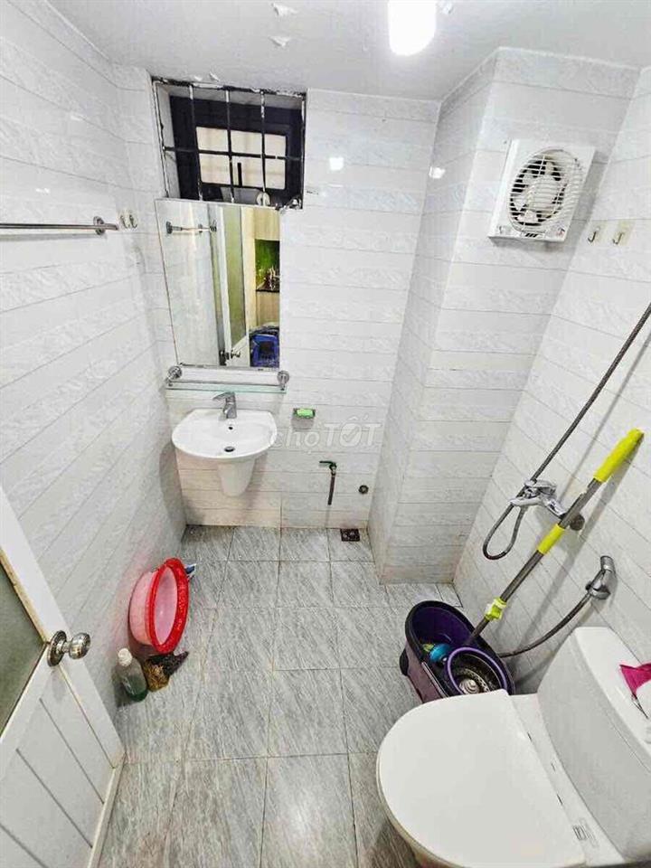 Chính chủ bán căn hộ tập thể chung cư B3