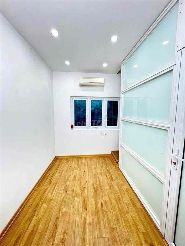 Siêu hot! Hơn 3 tỷ có nhà sổ đỏ ngõ chợ KT- NT cơ bản-Ko QH-22m*5T;3N
