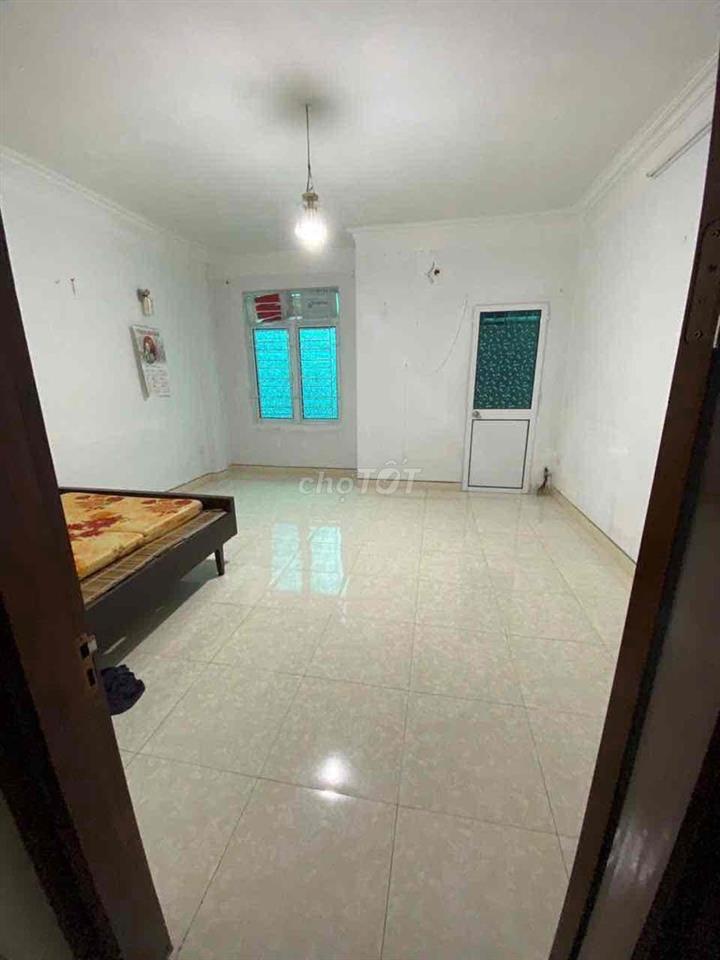 Nhà 4T sát Mp Trường Chinh cách oto có 15m dt 41m mt đẹp 4,8m ngõ 2m