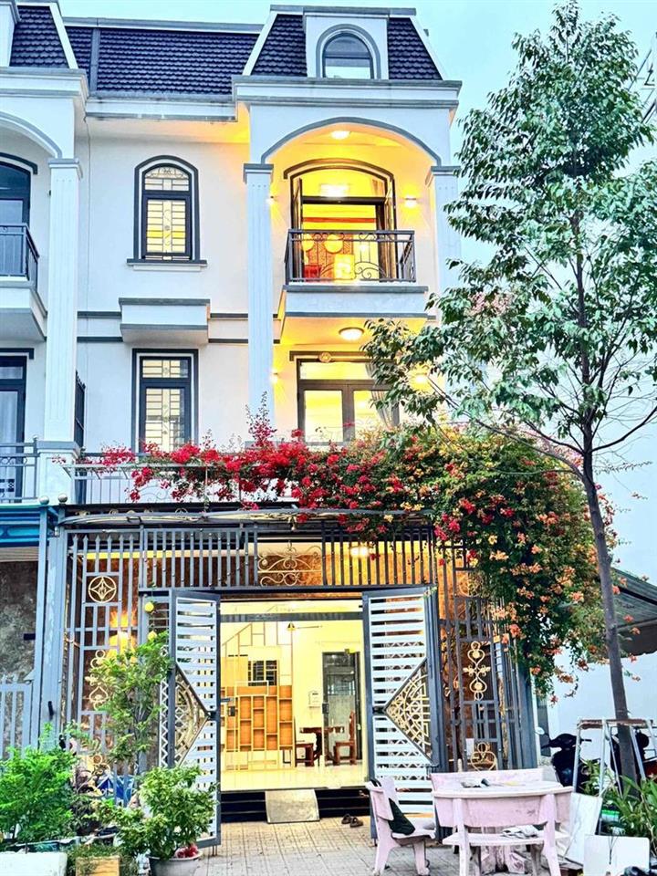 BÁN NHÀ MẶT TIỀN ĐƯỜNG ĐT742