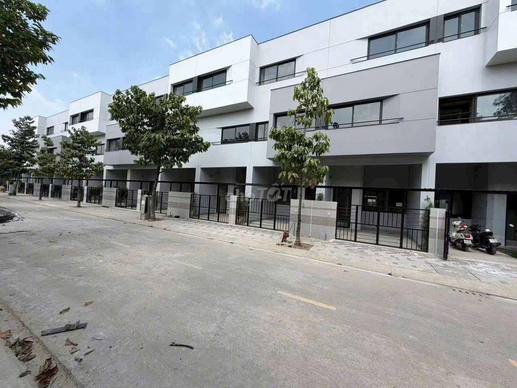 bán gấp nhà 2lầu mới tinh tại KDC đáng sống nhất nhì thuận giao