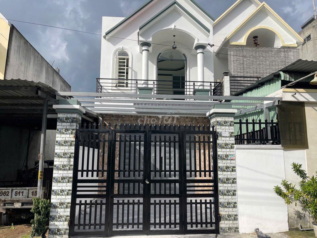 cần bán 2 căn nhà, cạnh chợ Bến Lớn giáp KDL Đại Nam . Giá 1750