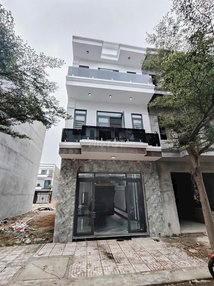 Bán nhà 3 lầu giá 1ty790, sổ hồng riêng, khu nhà phố sang trọng