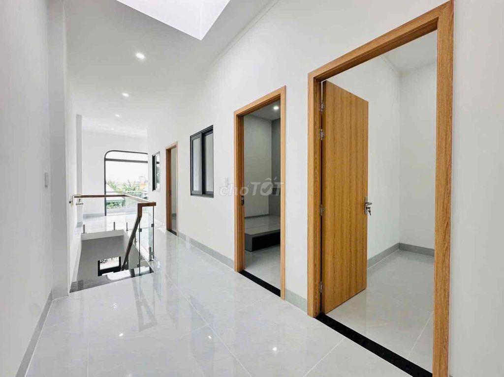 Bán gấp nhà đẹp gần Trung Tâm Y Tế Dĩ An , giá rẻ đang cho thuê , SHR