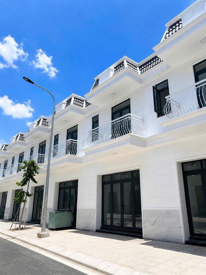 Bán nhà phố thương mại Gia Khải Luxury, 2,6 tỷ, 120m2, mặt tiền 4.5m
