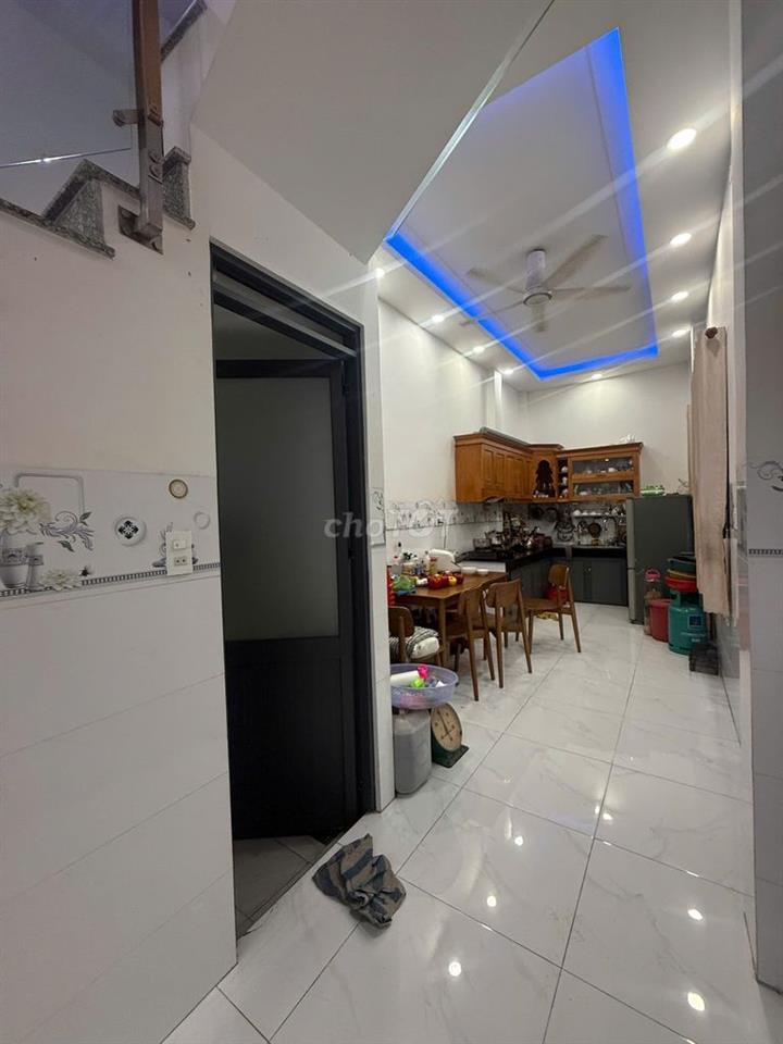 Bán gấp nhà CC HXH Lý Thường Kiệt, 4 x16m, T+2L, 6.8 tỷ