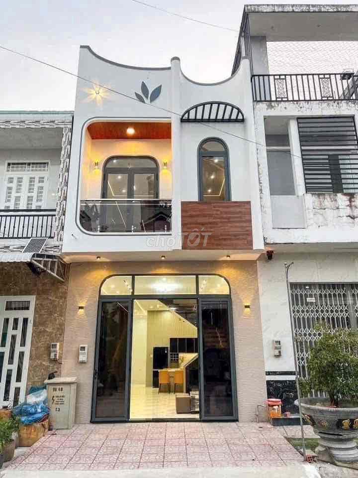 chủ đi định cư Nga gửi bán gấp nhà sổ SHR ở UBND Thới Hoà 80m2 1ti920