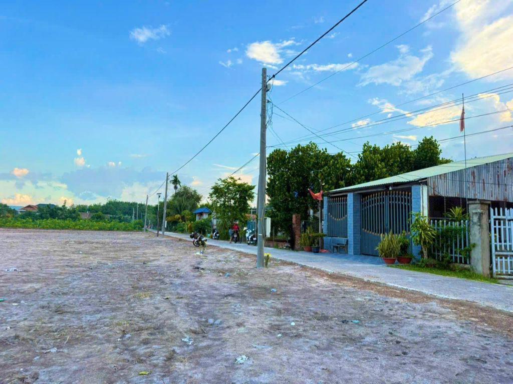 Bán đất 200m2 tại Nguyễn Huệ, Minh Long, Chơn Thành, 750 triệu VND