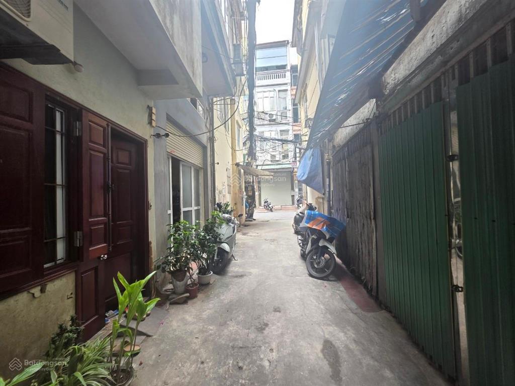 Bán đất tặng nhà 2 37m2 lõi trung tâm đống đa giá trị nằm ở vị trí gần sát phố sổ vuông đẹp