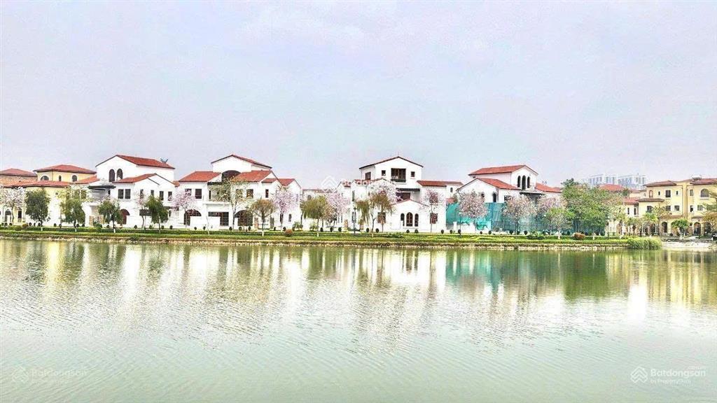 Bán gấp biệt thự mặt hồ vistalago, dt 365m2, view hồ 8ha siêu đẹp, giá chỉ 299tr/m2