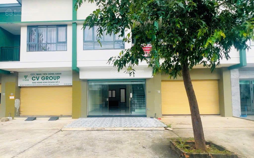 Chủ kẹt tiền cần bán gấp nhà phố hoàn thiện sẵn ngay mặt đường lớn d4s oasis city