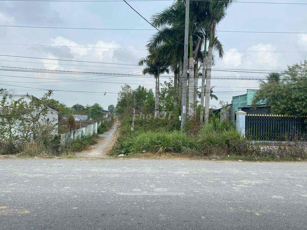 NHÀ ĐẤT + TRẠI NUÔI GÀ