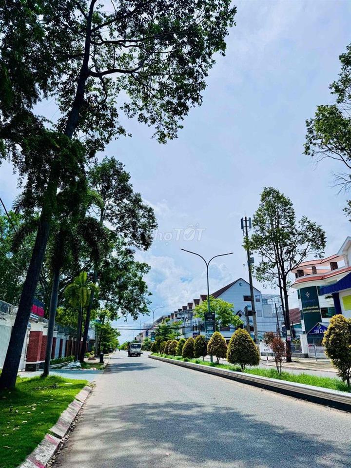 BÁN GẤP ĐẤT NỀN GẦN BẾN XE TRÀ MEN