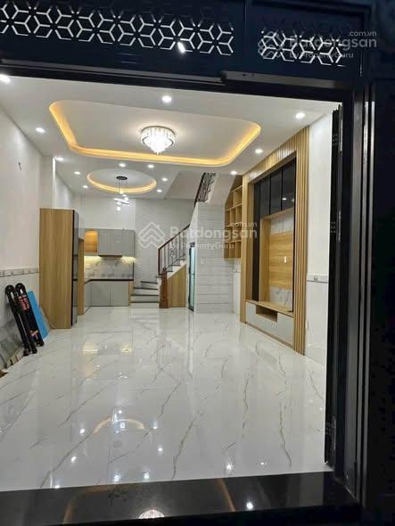 Ngang 7,8 x 9m nhà xây mới 2 lầu st đúc 5pn sổ hồng vị trí đẹp sau lưng mt