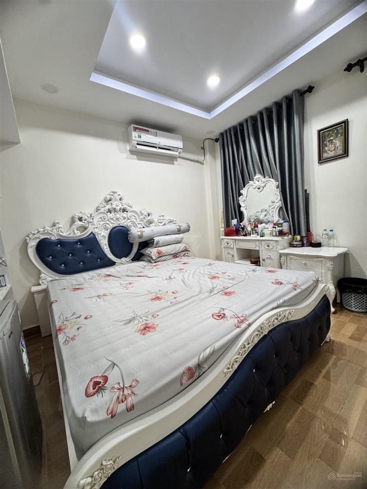 Nhà âu dương lân quận 8 hẻm xe hơi đỗ cửa 4 tầng gần đặng chất cầu chữ y 1km tới parkson 5 tỷ nhỉnh