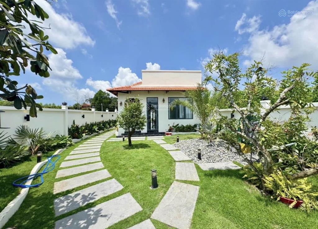 Gia đình cần bán nhà vườn 10x30m ngay chợ bình điền. giá chuẩn 950tr, sổ riêng, đầu tư, cho thuê