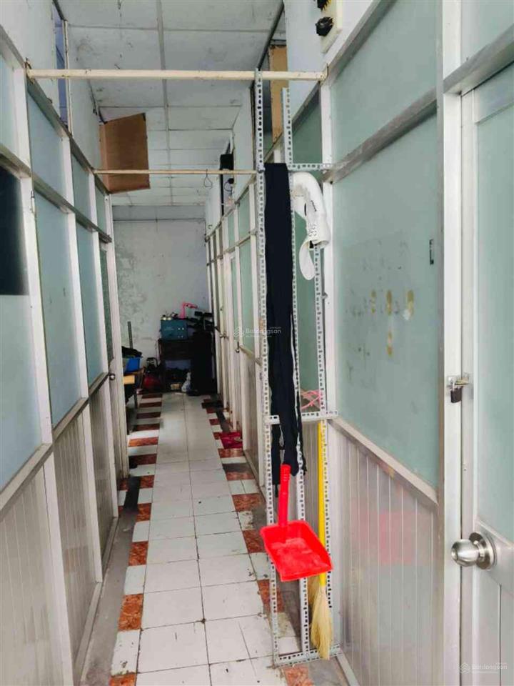 Nhà chính chủ cần bán gấp đuong da nam đang cho thuê có dong tiền ổn đó cần tiền làm ăn nên ban gấp