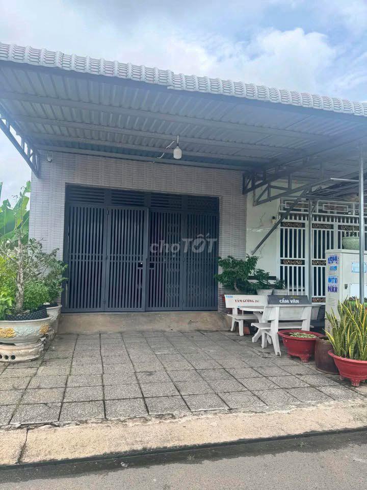Cắt lỗ bán gấp nhà hẻm ô tô đg Lê Thị Siêng, Tân Thông Hội, SHR, 900TR