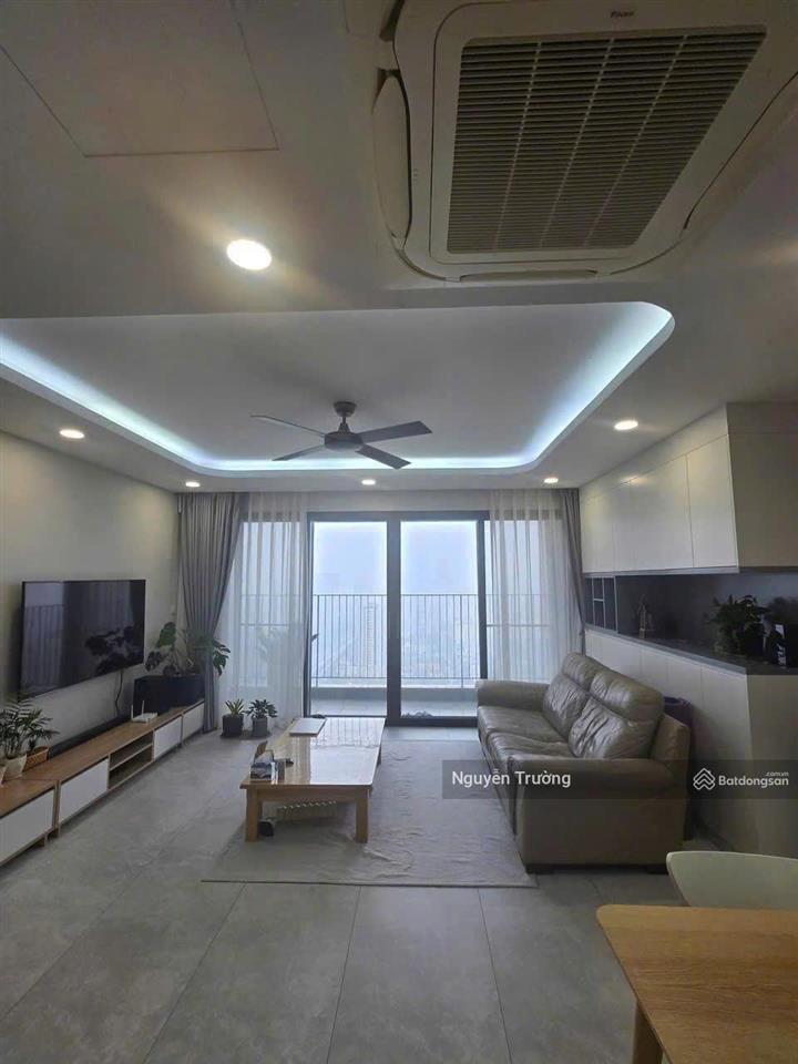 Bán căn hộ 109m2, 3pn2vs, căn góc, có slot oto,view hồ, chung cư vinhomes dcapitale. giá 12.3 tỷ