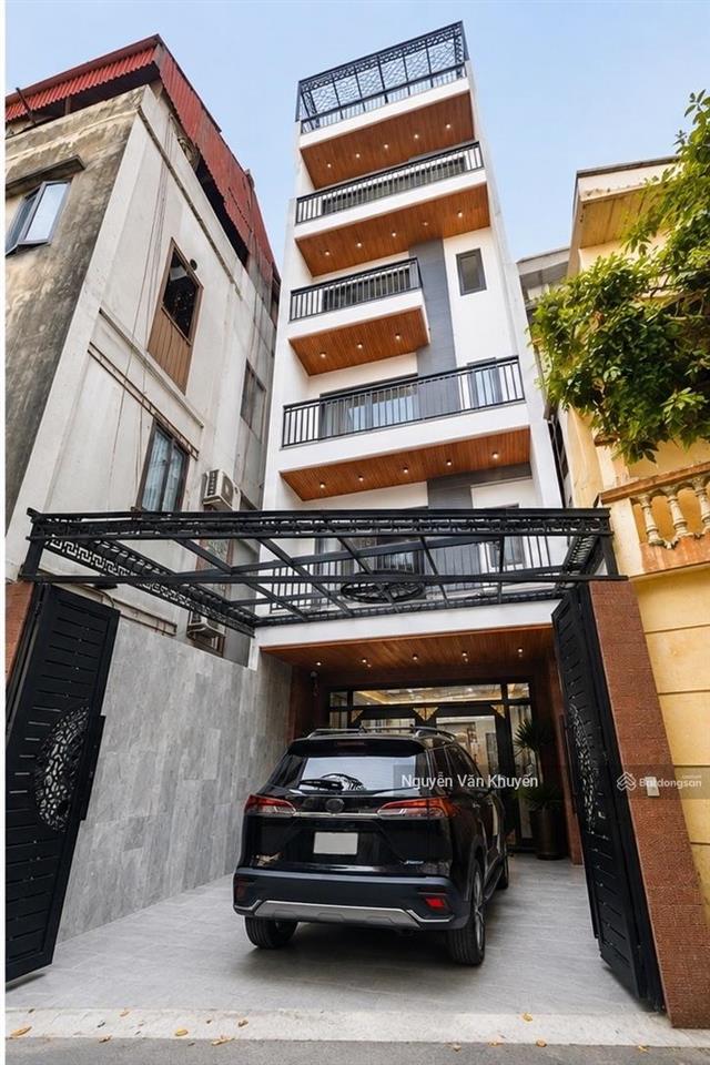 Nhà đẹp bồ đề tìm chủ mới! 75m2, 7 tầng, thang máy, ô tô đỗ cửa, nhỉnh 17 tỷ.